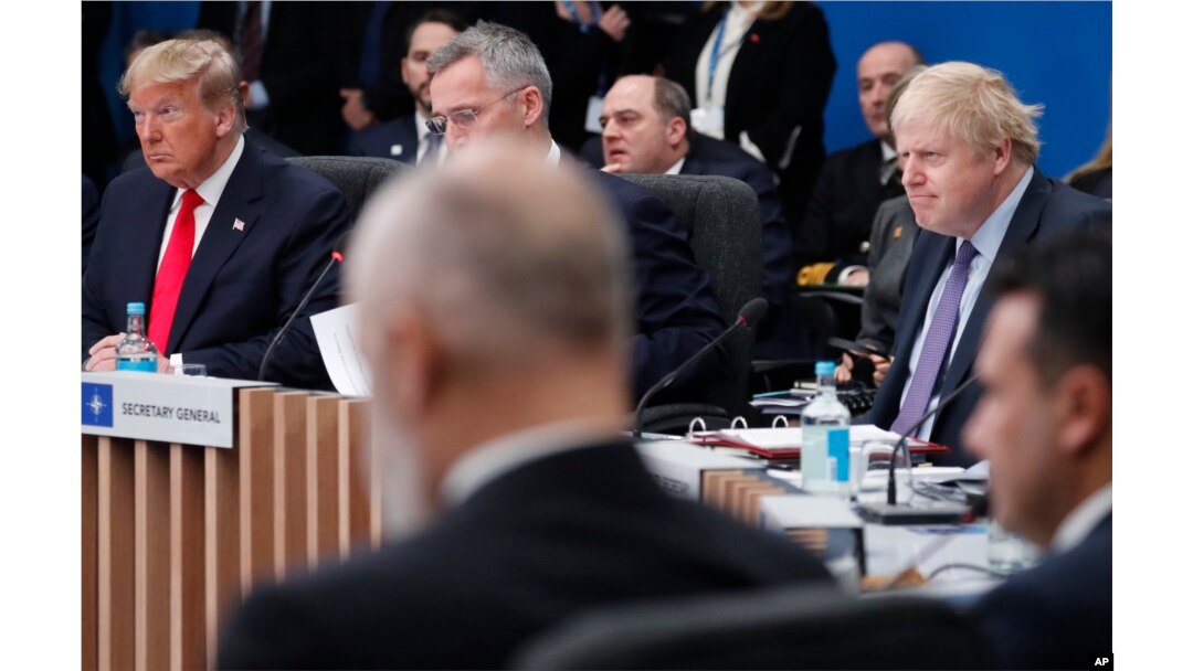 ARHIVA - Tadašnji predsednik Donald Tramp, bivši generalni sekretar NATO-a Jens Stoltenberg, kao i bivši britanski premijer Boris Džonson, na samitu lidera NATO-a 2019. godine