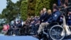 Predsednici Amerike i Francuske sa veteranima Drugog svetskog rata (Foto: Rojters/Elizabeth Frantz)
