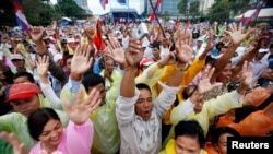 Demonstrasi di Phnom Penh, 17 Desember 2013 (Foto: dok). Para pendukung oposisi bersumpah akan terus berdemonstrasi sampai Perdana Menteri Hun Sen mundur dari jabatan atau mengadakan pemilu ulang (Reuters/Samrang Pring).