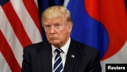 Predsednik SAD Donald Tramp tokom sastanka sa južnokorejskim predsednikom Mun Đae-inom, na marginama sastanka Generalne skupštine UN u Njujorku, 21. septembra 2017.