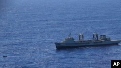 La búsqueda en el mar de la caja negra del vuelo del avión malasio se intensificado en las últimas horas.