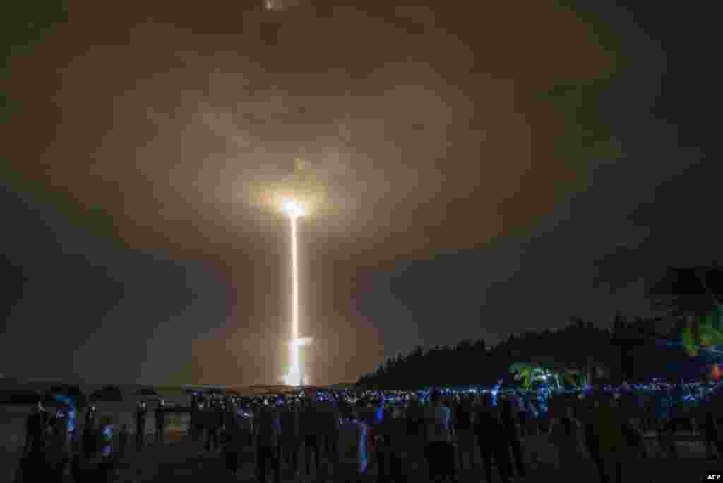 A Long March 5 rocket carrying China's Chang'e-5 lunar probe launches from the Wenchang Space Center on China's southern Hainan Island, Nov. 24, 2020, on a mission to bring back lunar rocks.
