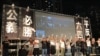 香港支聯會估計超過18萬人參與六四30周年燭光集會，警方則估計高峰期維園內有37,000人參與集會。（美國之音湯惠芸攝）