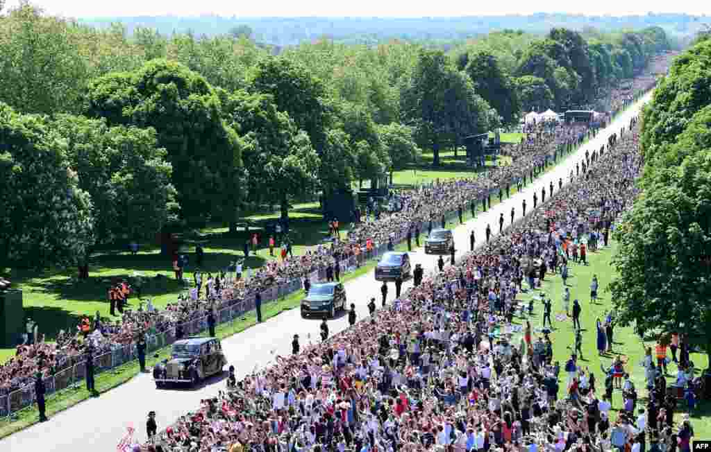 Meghan Markle and her mother, Doria Ragland, are driven along the Long Walk as they arrive for her wedding ceremony to marry Britain's Prince Harry, Duke of Sussex, at St George's Chapel, Windsor Castle, in Windsor, May 19, 2018.