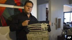 Las prendas, cuyo valor oscila entre los $65 y $95 dólares, no se venden en Colombia por respeto a las víctimas de Escobar.