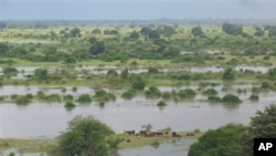 Nesta foto de arquivo, região de Mutarara em Moçambique durante as cheias de 2008